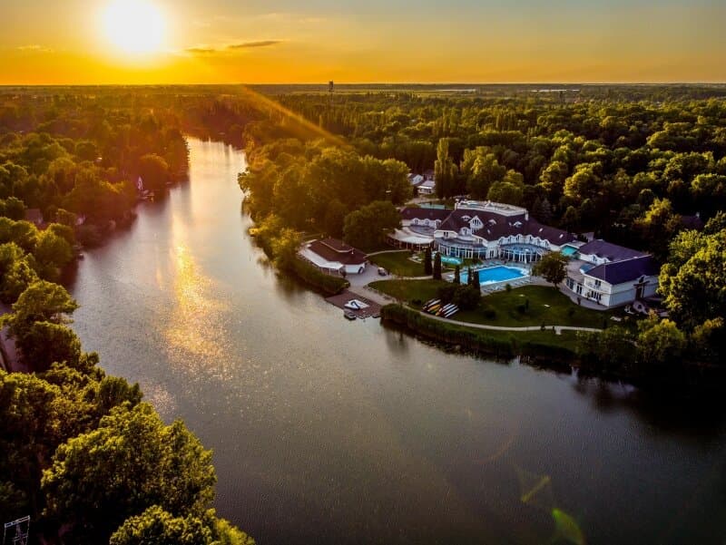 Liget Wellness és Konferencia Hotel**** Szarvas